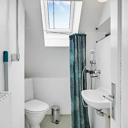 2 Bedroom Cozy In アパート