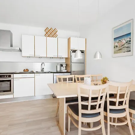 Sopark Lejl, 39 *